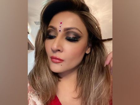4. Urvashi Dholakia’s Triple-Winged Eyeliner 4. Urvashi Dholakia’s Triple-Winged Eyeliner