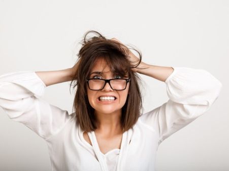 What Are The Symptoms Of Kakorrhaphiophobia?