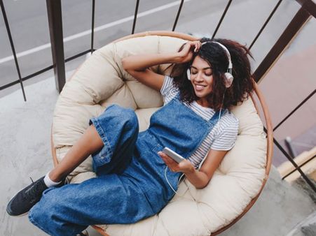 3. If She’s Close To Her Father Or Mother