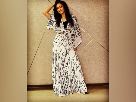 Drashti Dhami In White Printed Separates