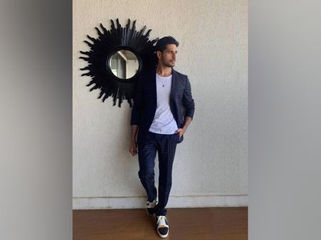 Sidharth Malhotra In A Black Printed Suit