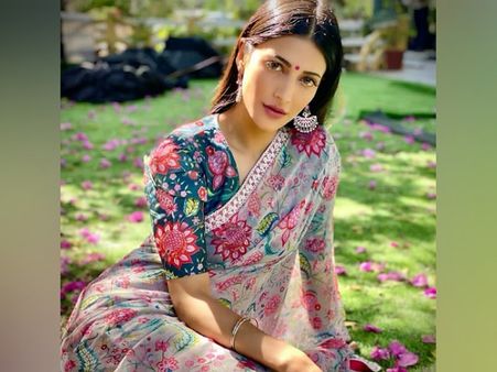 Shruti Haasan In A Floral Printed Saree