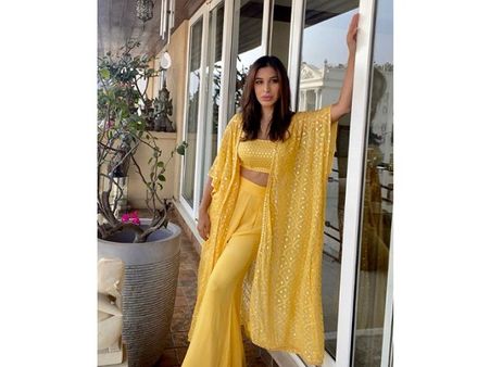 Sophie Choudry’s Yellow Cape Set