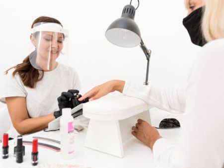 How To Use A Plastic Face Shield In Times Of COVID-19?