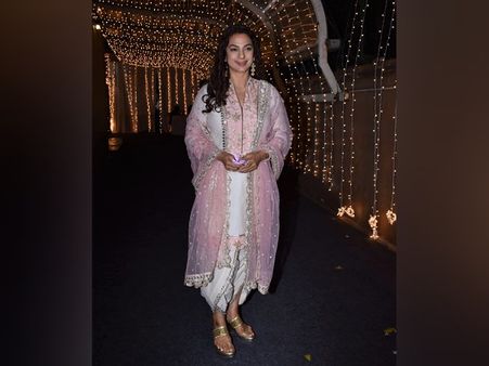 Juhi Chawla In A Pink And White Dhoti-Pants Suit