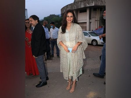 2. Mona Singh In A Mint-Green Ethnic Ensemble