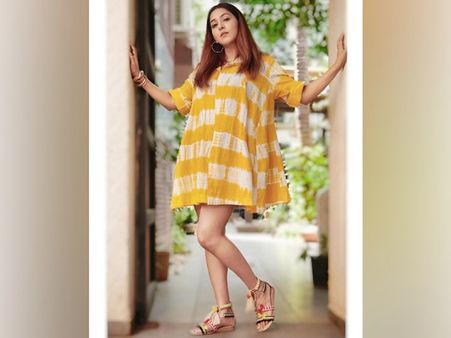 Neeti Mohan In A Yellow Printed Dress