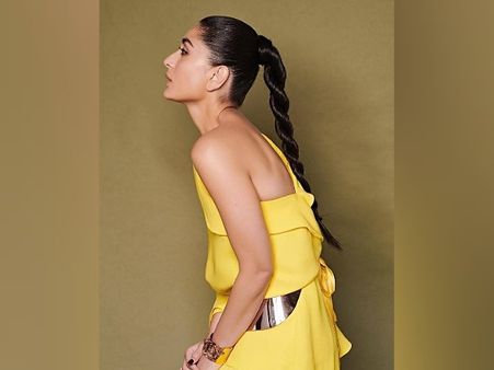 8. Kareena Kapoor’s Simple Plait 8. Kareena Kapoor’s Simple Plait