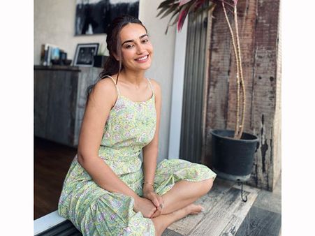 Surbhi Jyoti In A Green Printed Dress