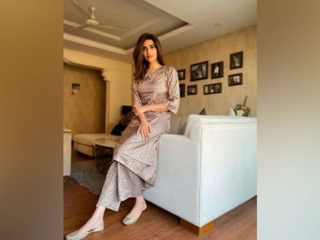 Karishma Tanna’s Earthy-Toned Palazzo Set