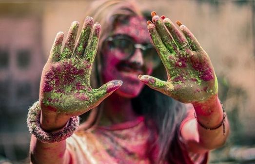 How To Remove Holi Colour From Face?