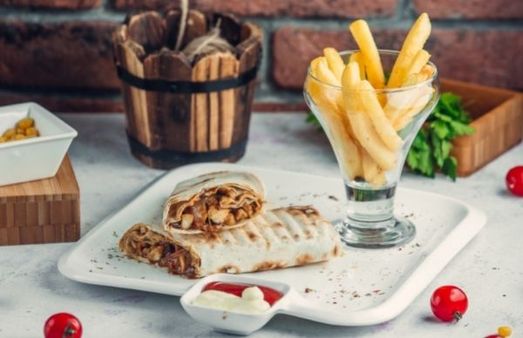 What are the health risks of eating shawarma?