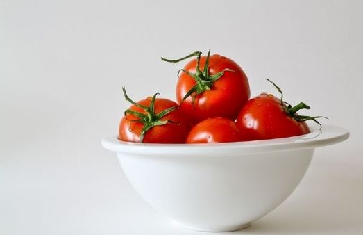 1. Tomato Mask For Dry Skin