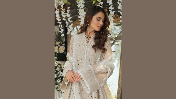 Choose Semi-Transparent or Lace Sleeves