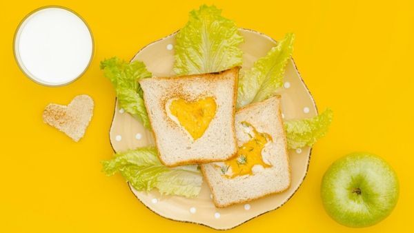 What Is The Right Age To Include Eggs In A Baby's Diet? What Is The Right Age To Include Eggs In A Baby's Diet?