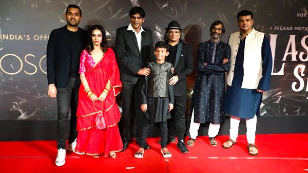 The Cast & Crew of Chhello Show