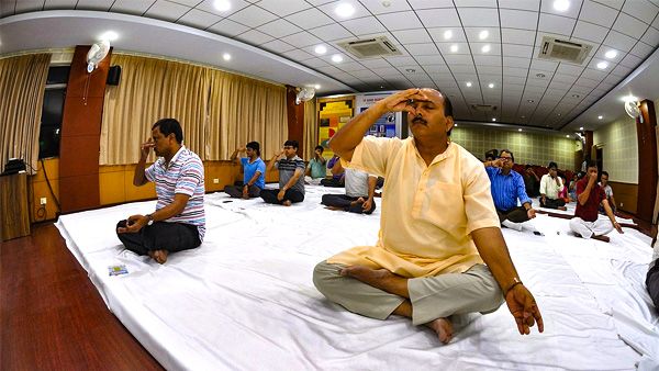 3. Anuloma Viloma (Alternate Nostril Breathing)