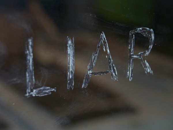 મહિલા કરતાં વધુ જુઠ્ઠું બોલે છે પુરૂષ