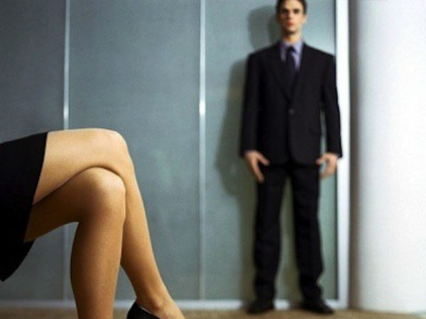 છાતી થોડી બહારની તરફ નિકળી જાય