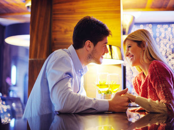 3. તેને અહેસાસ કરાવો કે તે આપના માટે બધું જ છે