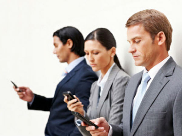 ફોનમાં તાકજાક કરવું