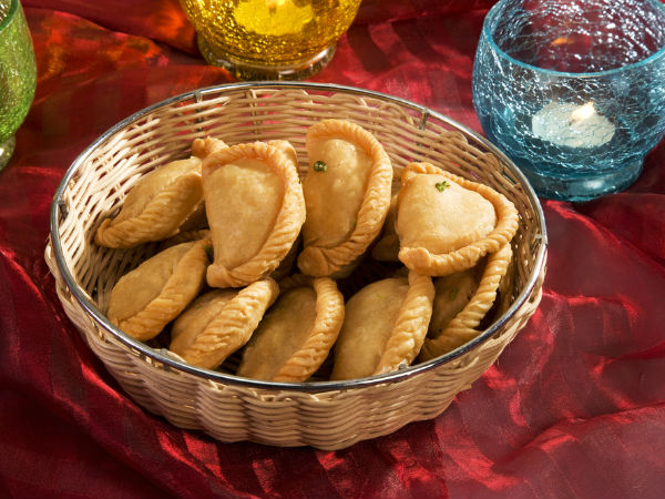 Diwali special – No-sugar, baked anjeer gujiya Diwali special – No-sugar, baked anjeer gujiya