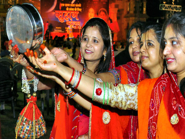 કરવા ચોથનાં વ્રતની યોગ્ય વિધિ કરવા ચોથનાં વ્રતની યોગ્ય વિધિ