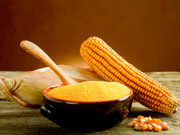 7. મકાઈના લોટથી ચહેરાની સફાઈ