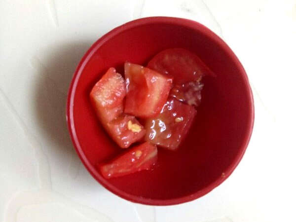 diy tomato and yogurt hydrating mask diy tomato and yogurt hydrating mask
