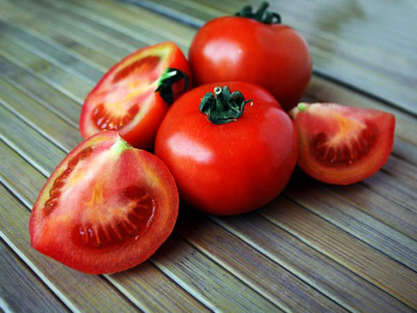 Rub A Freshly Cut Tomato On Your Face