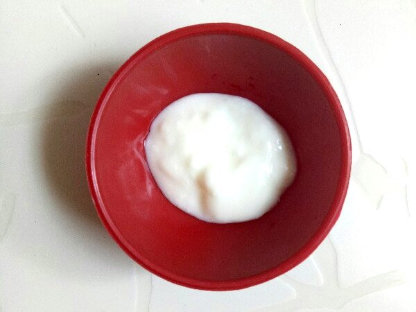 diy tomato and yogurt hydrating mask