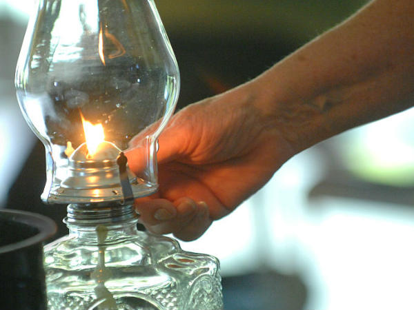The Significance of Lighting A Lamp In the Evening The Significance of Lighting A Lamp In the Evening
