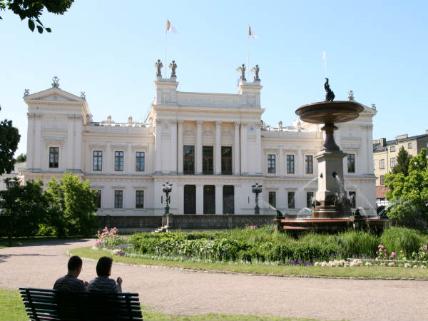 students get paid to go to school in sweden