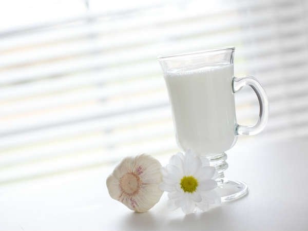 8. દૂધ અને જોજોબા ઑયલ