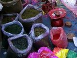 बाजार में मौजूद रंग कर सकते हैं होली को बदरंग