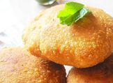 खांए गर्मा-गर्म केसरिया कचोरी