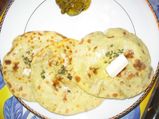 बच्‍चे के टिफिन बॉक्‍स में दें चीज पराठा 