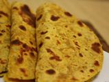 बैगन के भरते के साथ खाएं मिस्‍सी रोटी 