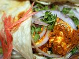 स्‍वादिष्‍ट पनीर पराठा रोल
