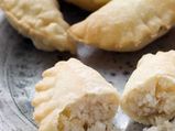रक्षाबंधन स्‍पेशल: कोकोनट गुझिया 