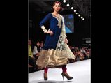 रॉयल ब्‍लू में सुंदर लगती रॉयल कुर्ती 