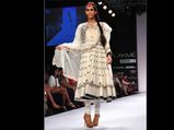 लखनवी स्‍टाइल में दिखी सफेद ज़रदोजी 