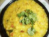  खट्टी-मीठी गुजराती दाल 