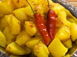 लंच में बनाइये आलू की सूखी सब्‍जी