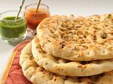 पेट भर के खाइये पनीर कुलचा