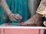 महत्‍वपूर्ण संस्‍कार है चरण स्‍पर्श