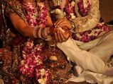 इन अजीब कारणों से लोग फंस जाते हैं शादी के चक्‍कर में 