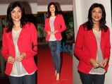 सुष्मिता सेन पहुंची आर्ट फाउंडेशन: Pics 