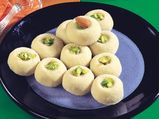 माइक्रोवेव में ऐसे बनाएं काजू पेड़ा 