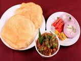 आलू भटूरा स्वादिष्ट ब्रेकफास्ट